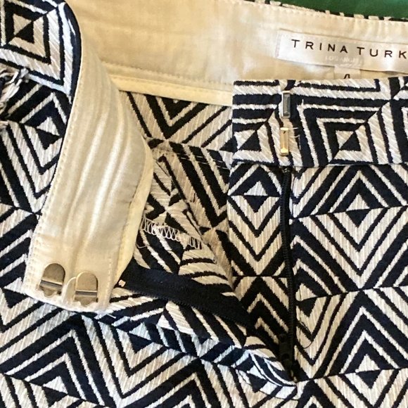 Trina Turk Designer Shorts Sz 4 | Geometric Cream & Navy | Resort Chic! - Picture 10 of 11
